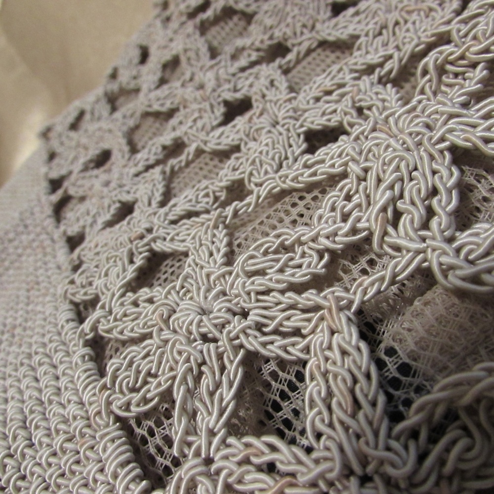 Adorable Woven Handbag - Picture 7 of 8